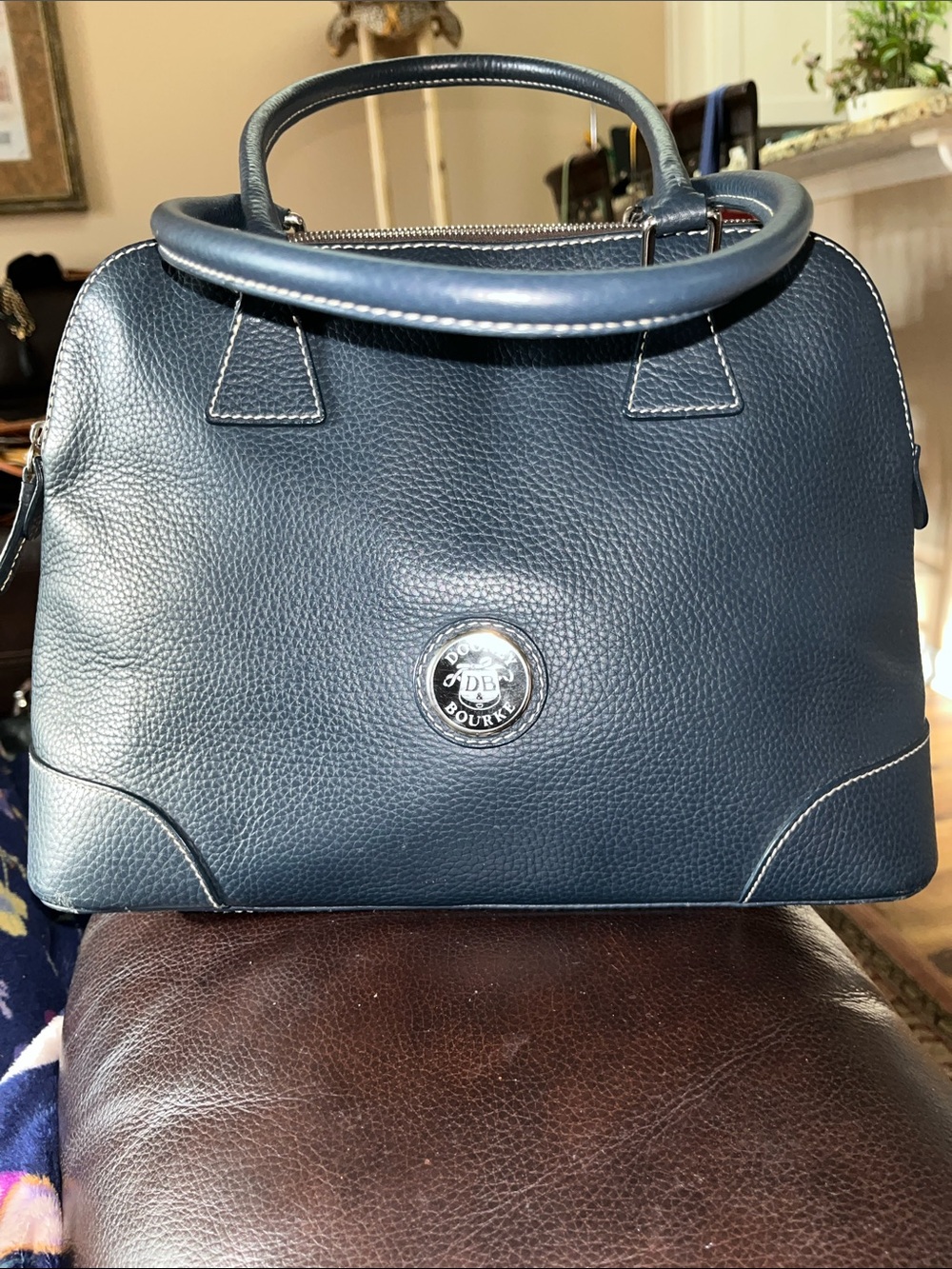 Like new Vintage Authentic Dooney&Bourke Navy Blue Dome Handbag.